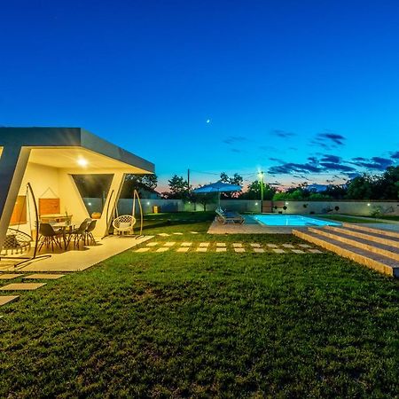 S&I Peaceful Holiday Home With Pool & Jacuzzi Galovac  Exterior foto