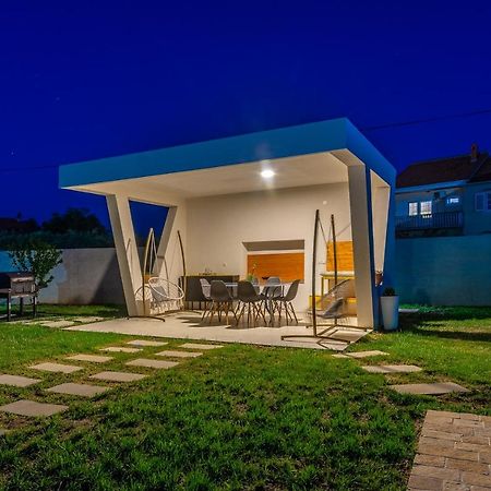 S&I Peaceful Holiday Home With Pool & Jacuzzi Galovac  Exterior foto