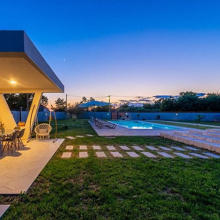 S&I Peaceful Holiday Home With Pool & Jacuzzi Galovac  Exterior foto
