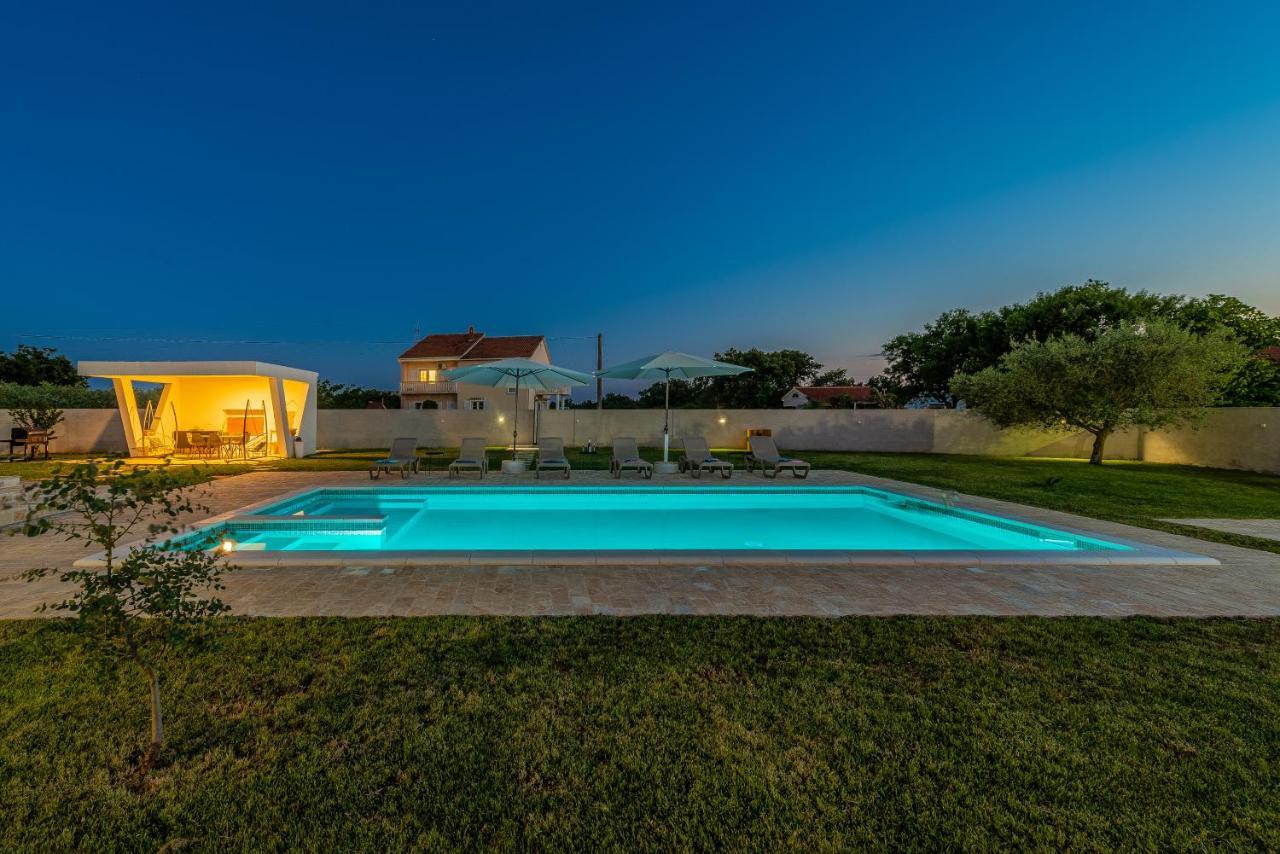 S&I Peaceful Holiday Home With Pool & Jacuzzi Galovac  Exterior foto
