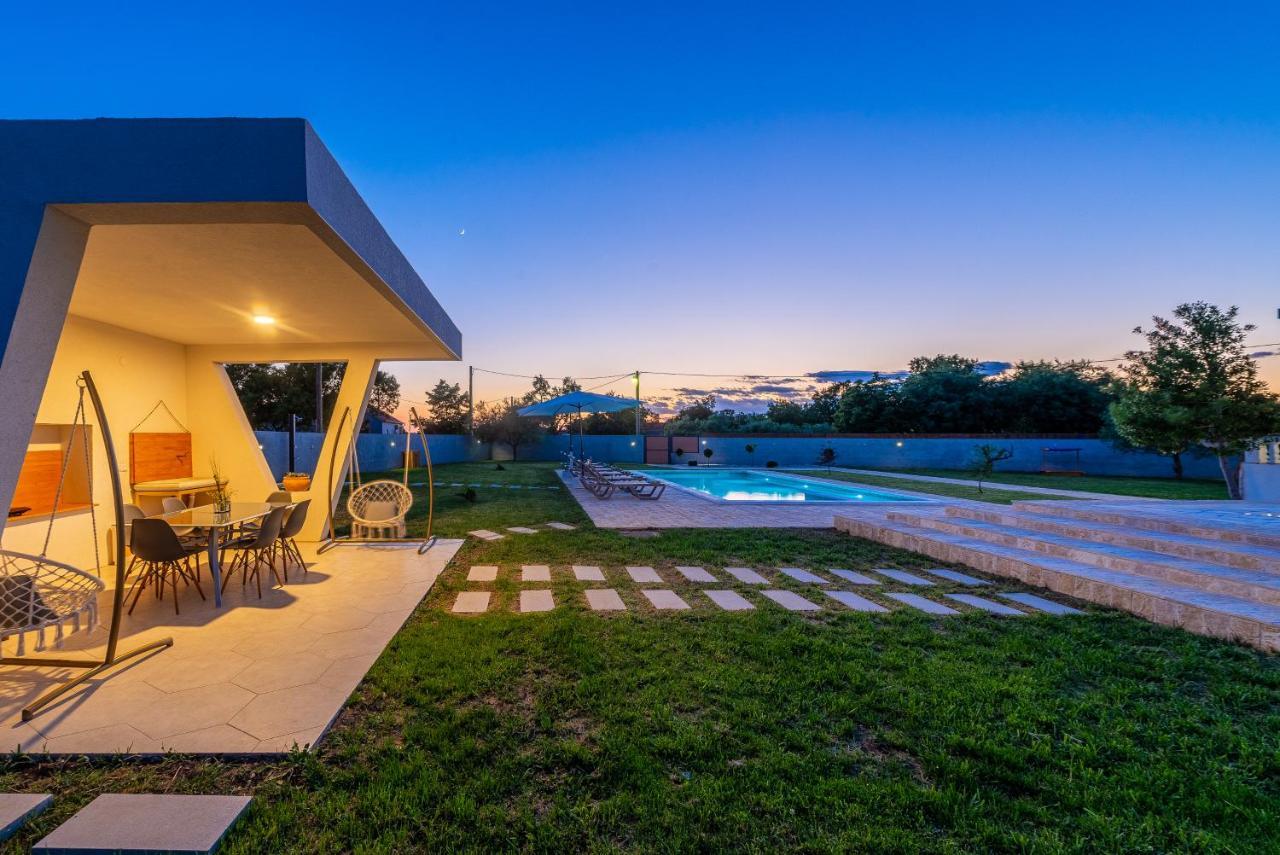 S&I Peaceful Holiday Home With Pool & Jacuzzi Galovac  Exterior foto