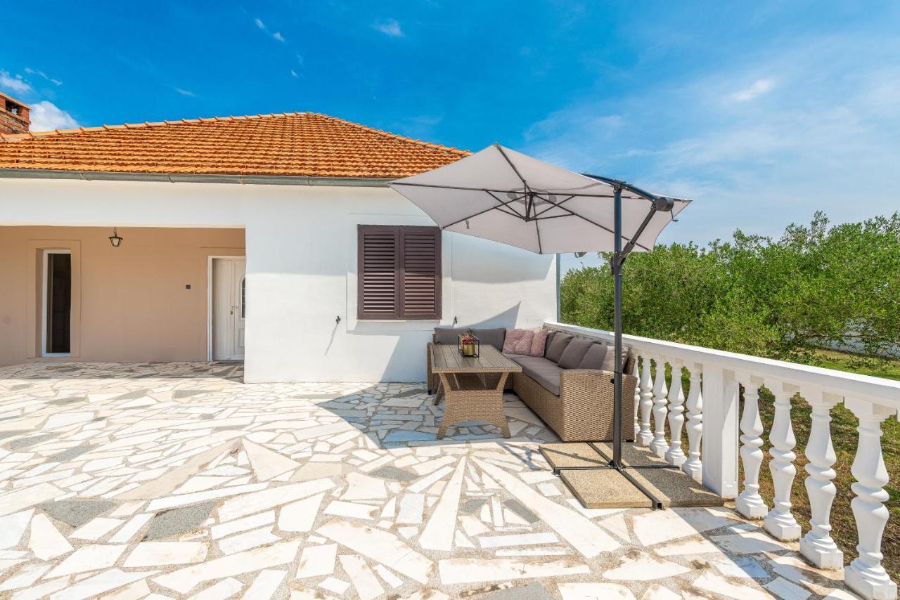 S&I Peaceful Holiday Home With Pool & Jacuzzi Galovac  Exterior foto